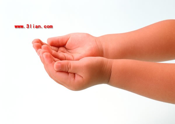 mani del bambino