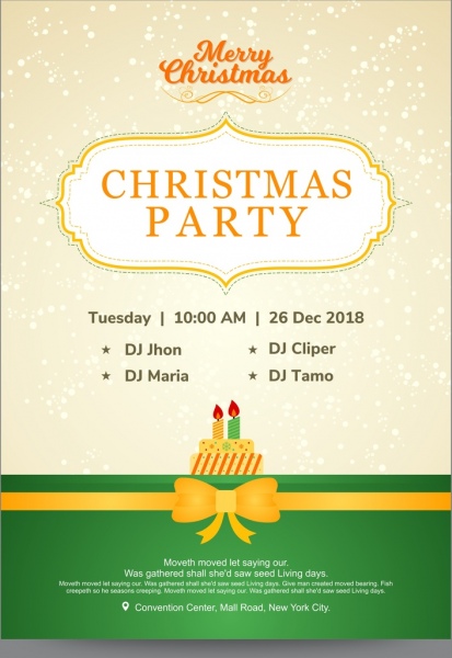 kartu undangan pesta Natal dengan kue dan pita emas atas bawah hijau perbatasan dan beige salju latar belakang