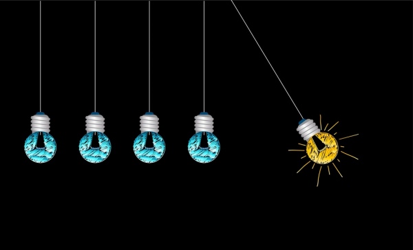 独創的なアイデアの概念の背景色の電球装飾