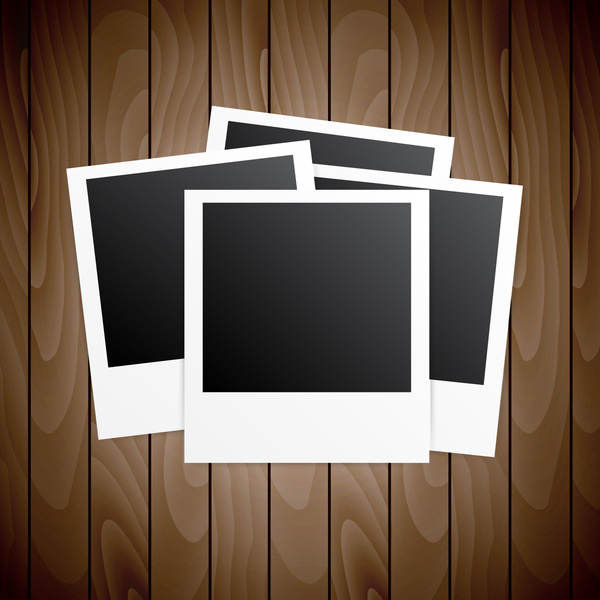 empat kosong foto bingkai di kayu
