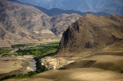 アフガニスタンの山を風景します。