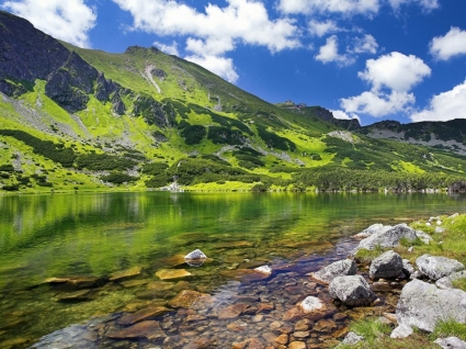 natura paesaggio di lago alpino per il desktop