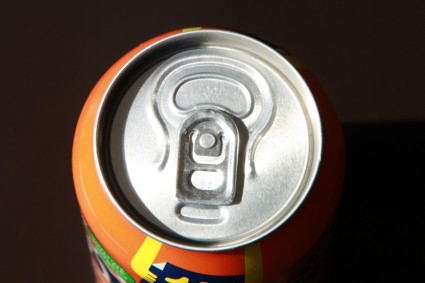coca-cola de lata de alumínio