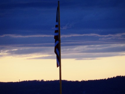 bandeira americana ao pôr do sol