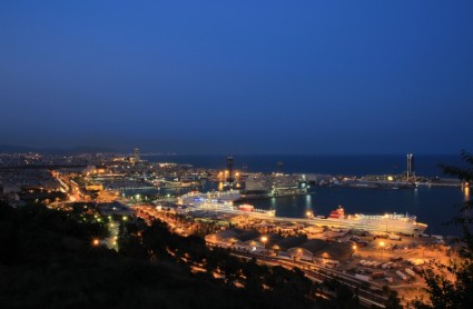 巴塞罗那港口蓝色小时