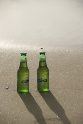 spiaggia birra bottiglie di birra