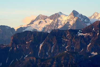 montañas de los Alpes Bernese oberland