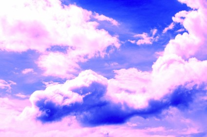 蓝蓝的天空和粉红色的云彩