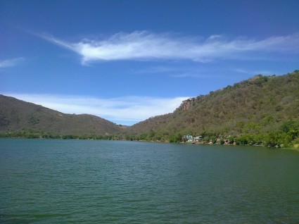 ทะเลสาบท้องฟ้าสีฟ้าเมฆ