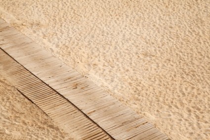 passerella sulla sabbia