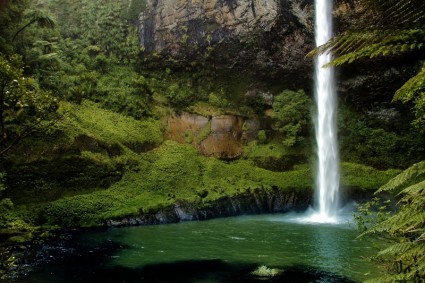 ブライダル ベール秋ニュージーランド滝