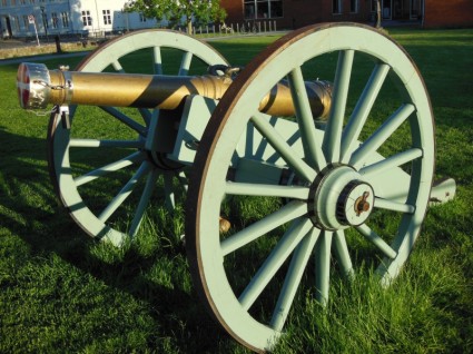 Bronze-Kanone Lavette Eiche Räder