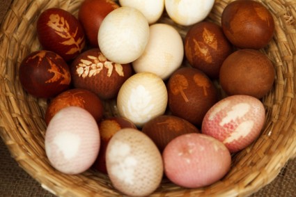 huevos de Pascua marrón
