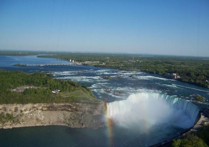 kanadische Falls mit Regenbogen