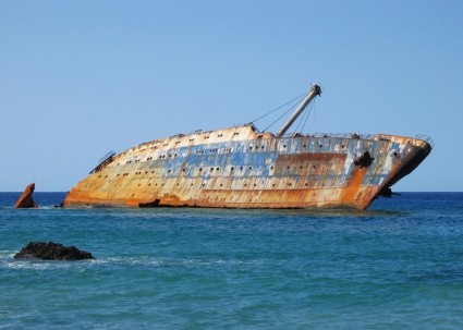 جزر الكناري غرق السفينة