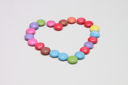 caramelos corazón de color