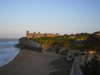 断崖の城