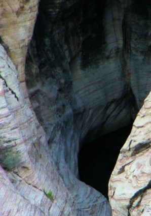 Höhle im Felsen