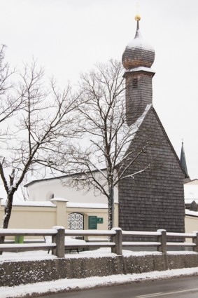 教堂冬天的雪