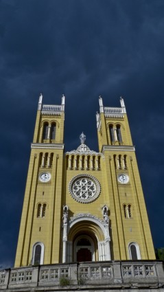 Église ciel couvert