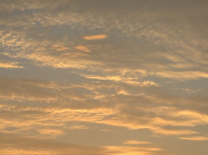 雲の空の夕焼け