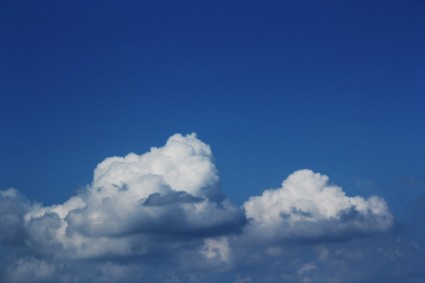 在天空中的雲