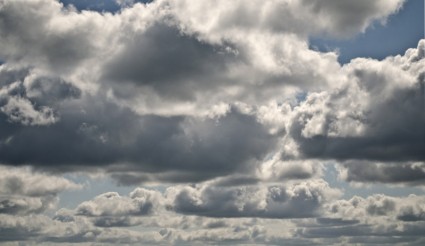 空に浮かぶ雲