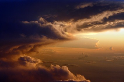 awan india pesawat