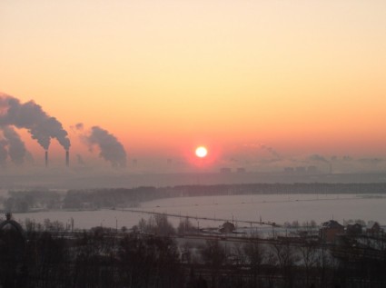 寒い冬の朝の太陽