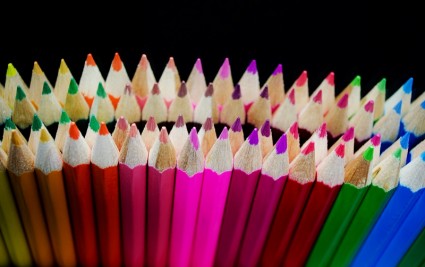 أقلام ملونة