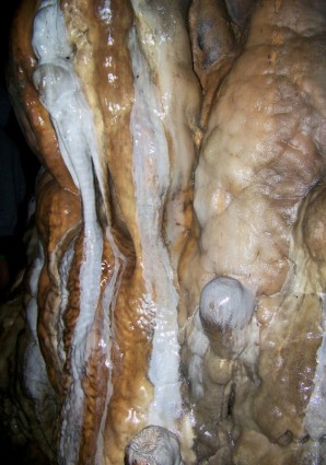 クリスタルの洞窟の壁