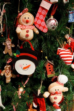 dekorasi pada pohon Natal