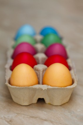 huevos de Pascua en un cartón