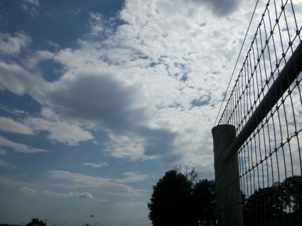 圍欄和天空