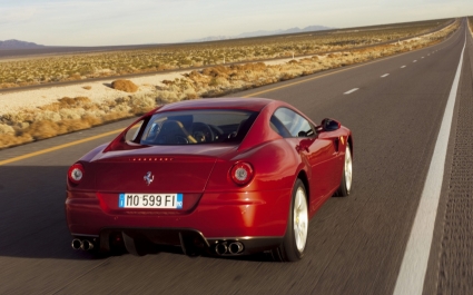 Ferrari в пустыни обои автомобилей ferrari