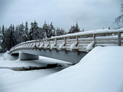 Finnland-Brücke-stream