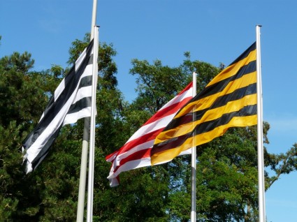 Bendera pukulan warna-warni