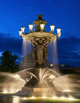фонтан воды ночь