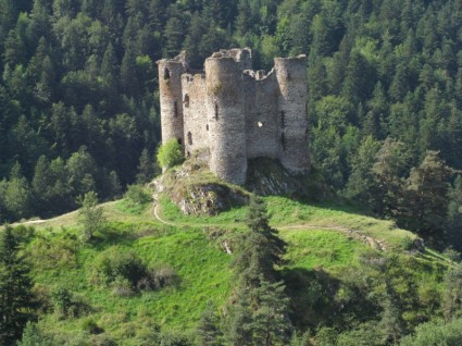 phế tích lâu đài nước Pháp