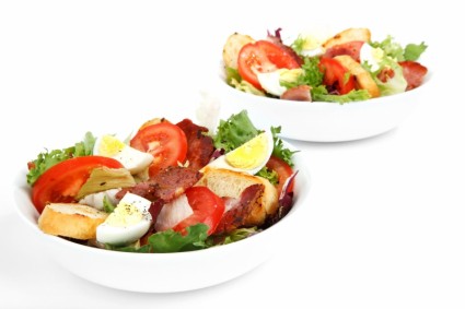 frischer Salat in Schüssel