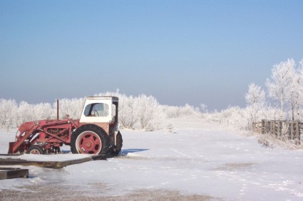 морозный день трактора