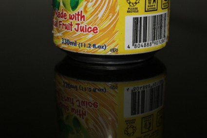 jugo de fruta en lata