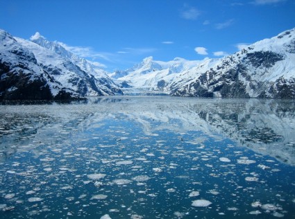 氷河湾アラスカ湖水