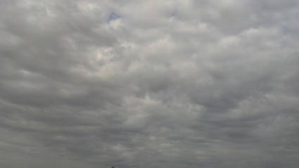 灰色的雲