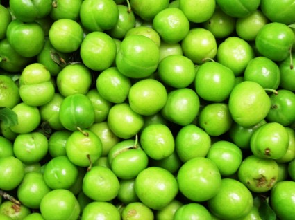 zielone śliwki