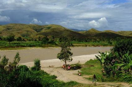 아이티 강 물