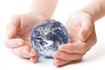 tay nắm giữ trái đất