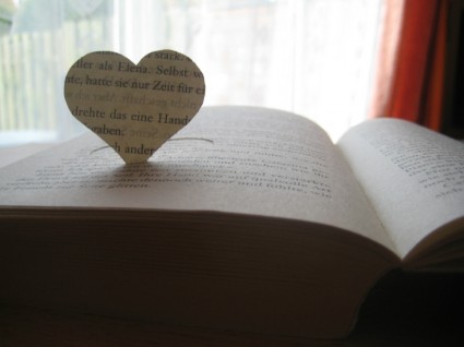 tim cuốn sách tình yêu