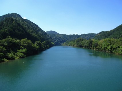 Hida-Fluss-Japan-Berge