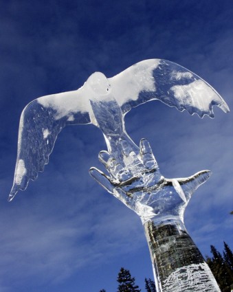 氷の彫刻のレイク ・ ルイーズ